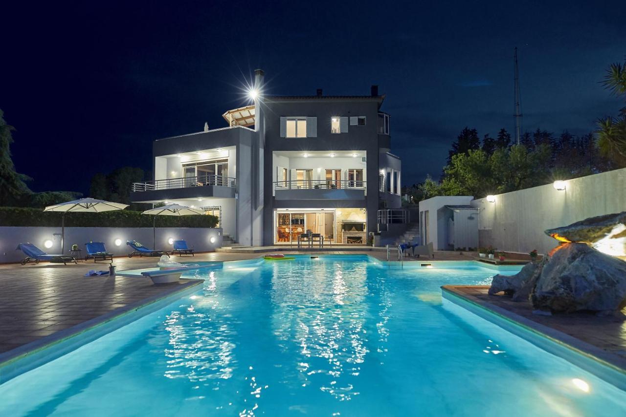 Villa Dennis Vrachati Exterior photo